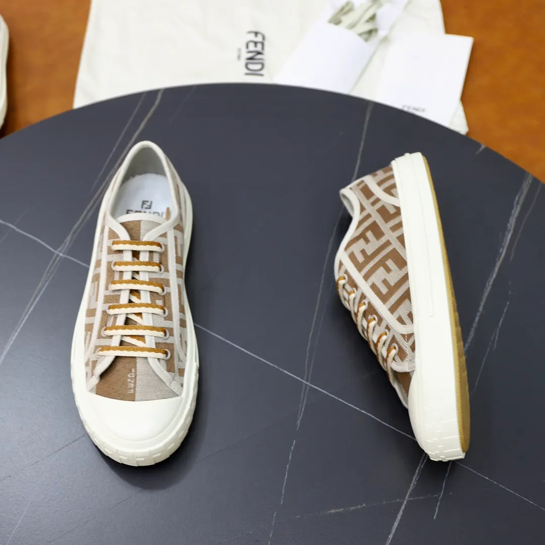 Factory price: 480 original order (couple model) Brand: FENDI Fendi 🙅‍♂️🙅‍♂️🙅‍♂️ Size: Female 35–40, Male 39-44 (45 can be customized) Grade: Official website genuine Material: Imported original LoGO fabric upper Original comfortable lining TPU wear-resistant lightweight outsole Style category: Loafers New trendy shoes Color: actual picture color